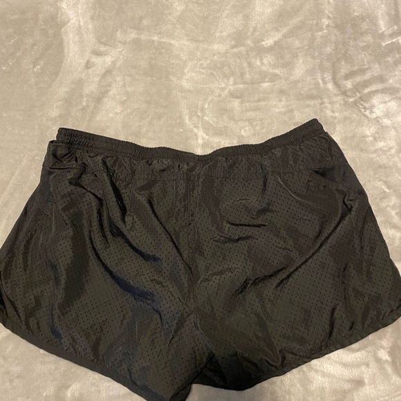 Black Old Navy athletic shorts - Picture 2 of 3